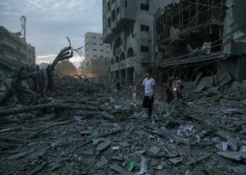 Σφίγγει ο κλοιός στη Γάζα: Σε λίγες ώρες θα βυθιστεί στο σκοτάδι, αγωνία για τα νοσοκομεία