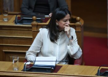 Δημόσιο: Αυξάνεται η θητεία των διοικήσεων σε νοσοκομεία και φορείς, μπαίνει «κόφτης» δεξιοτήτων