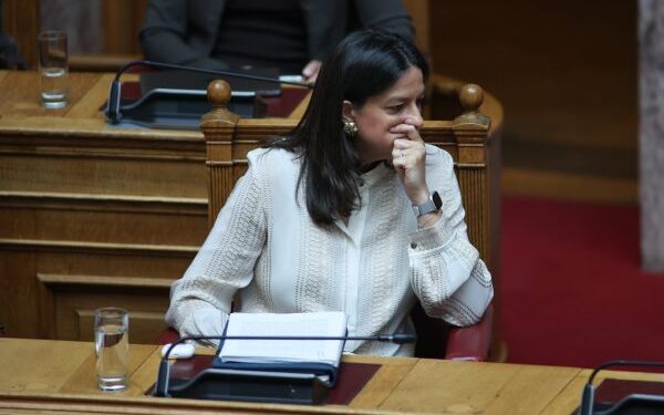 Δημόσιο: Αυξάνεται η θητεία των διοικήσεων σε νοσοκομεία και φορείς, μπαίνει «κόφτης» δεξιοτήτων