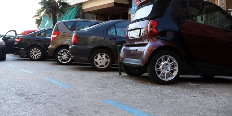 Θέση πάρκινγκ όσο διαμέρισμα στο Παρίσι: Ξέφυγαν οι τιμές, κερδοσκοπία και παρανομίες άνευ προηγουμένου