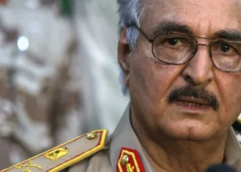 Λιβύη: Ο Χάφταρ απειλεί να κόψει τις εξαγωγές πετρελαίου σε όσους στηρίζουν «τις σφαγές των Παλαιστινίων»