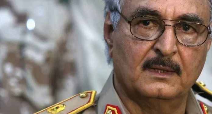 Λιβύη: Ο Χάφταρ απειλεί να κόψει τις εξαγωγές πετρελαίου σε όσους στηρίζουν «τις σφαγές των Παλαιστινίων»