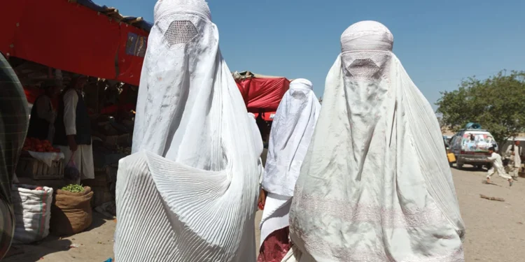 Αφγανές θάφτηκαν ζωντανές σε σεισμό γιατί φοβούνταν να βγουν από το σπίτι χωρίς χιτζάμπ