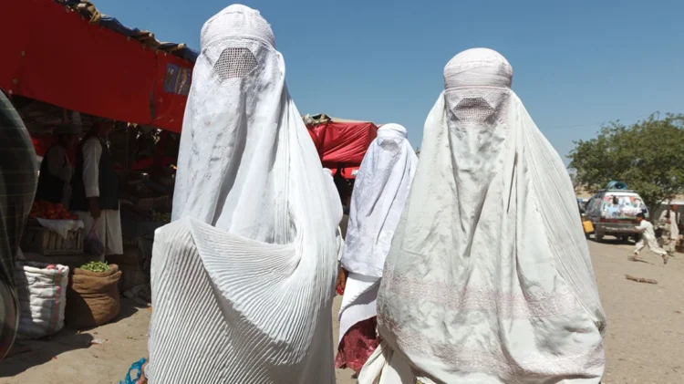 Αφγανές θάφτηκαν ζωντανές σε σεισμό γιατί φοβούνταν να βγουν από το σπίτι χωρίς χιτζάμπ