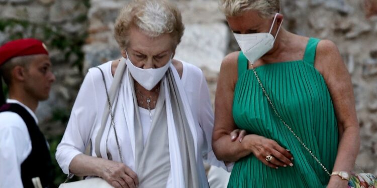 Η μητέρα της Ακρίτα απαντάει στον Μπέο: “Είμαι εδώ με τον Άγιο Πέτρο και σας υποδεχόμαστε αν συμφωνεί ο Ύψιστος”