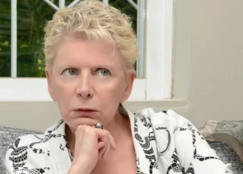 Ακρίτα για το «θέλουμε δύο παιδιά με τον Τάιλερ» του Κασσελάκη: Το ζητούμενο δεν είναι η αναπαραγωγή του DNA μας