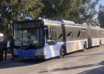 Σοκ στην Αρτέμιδα: Έσπαγε τα τζάμια λεωφορείου και φώναζε «θα σας σκοτώσω»