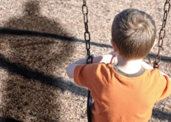 Χαλκίδα: «Αν δεν κάτσεις, θα σε πετάξω από το μπαλκόνι» είπε στον 9χρονο ο πατέρας του πριν επιχειρήσει να τον βιάσει