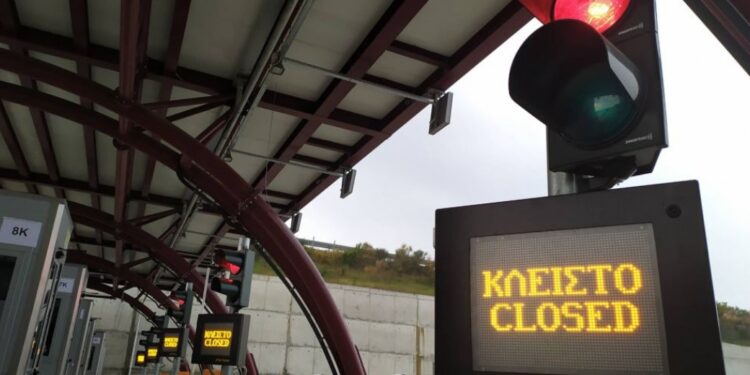 Διόδια: Μοτοσικλετιστές περνούν παράνομα – Μπάρα χτύπησε αναβάτη