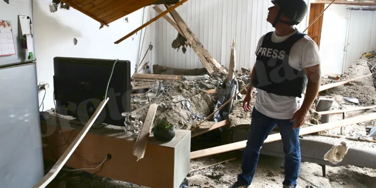 Πόλεμος στο Ισραήλ: Επίθεση στο κιμπούτς του Κισουφίμ ενώ ήταν μέσα οι απεσταλμένοι του protothema.gr – Δείτε βίντεο