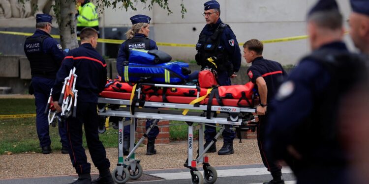 Σε συναγερμό η Γαλλία μετά την τρομοκρατική επίθεση σε σχολείο – Σε επιφυλακή 7.000 αστυνομικοί