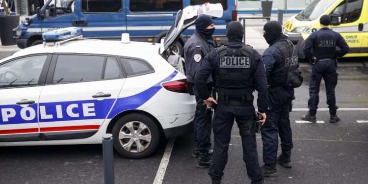 Γαλλία: Εκκενώνονται 6 αεροδρόμια μετά από απειλή για βόμβα