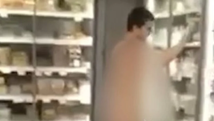 Απίστευτο περιστατικό σε σούπερ μάρκετ της Αττικής: Πήγε να ψωνίσει… ολόγυμνος (vid)
