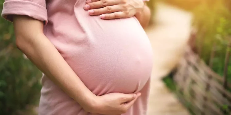 Έγκυος στον ένατο μήνα καταγγέλλει ξυλοδαρμό από τον επιχειρηματία σύντροφό της