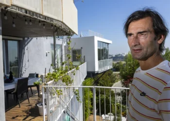 Πώς την πάτησε ιδιοκτήτης Airbnb -Δεν μπορεί να βγάλει την νοικάρισσα, μένει χωρίς να πληρώνει στον ξενώνα του