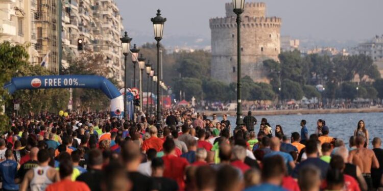 Θεσσαλονίκη: «Πλημμυρίζει» η πόλη με 18.000 δρομείς – Τι ώρα κλείνει το κέντρο