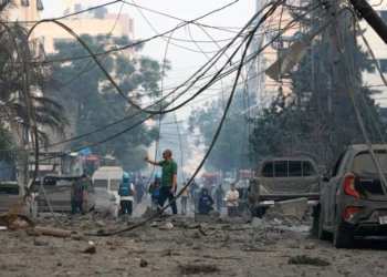 Πόλεμος στο Ισραήλ: Πάνω από 700 συνολικά οι νεκροί – «Έχουν απαχθεί 100 στρατιώτες και πολίτες», επίκειται εισβολή στη Γάζα