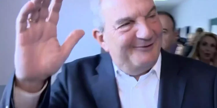 Ο Κώστας Καραμανλής ξέχασε την ταυτότητά του όταν πήγε να ψηφίσει για τις δημοτικές και περιφερειακές εκλογές