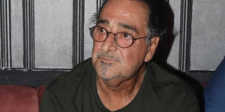 Βασίλης Καρράς: Μάχη ζωής σε νοσοκομείο στη Θεσσαλονίκη – Τα 3 πράγματα που ζήτησε