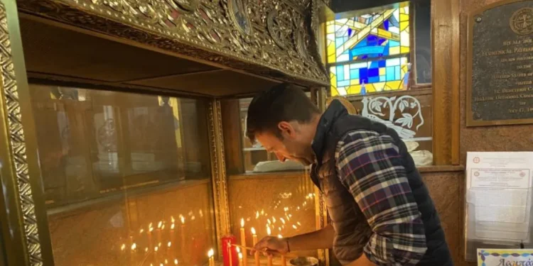 Κασσελάκης: «Αν βάλω 50 ευρώ για κεριά, θα μου δώσεις πενηντάρικο για βενζίνη;»