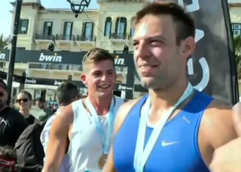 Στέφανος Κασσελάκης: Έτρεξε με τον Τάιλερ στο Spetses Mini Marathon – Δείτε βίντεο