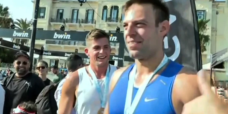 Στέφανος Κασσελάκης: Έτρεξε με τον Τάιλερ στο Spetses Mini Marathon – Δείτε βίντεο