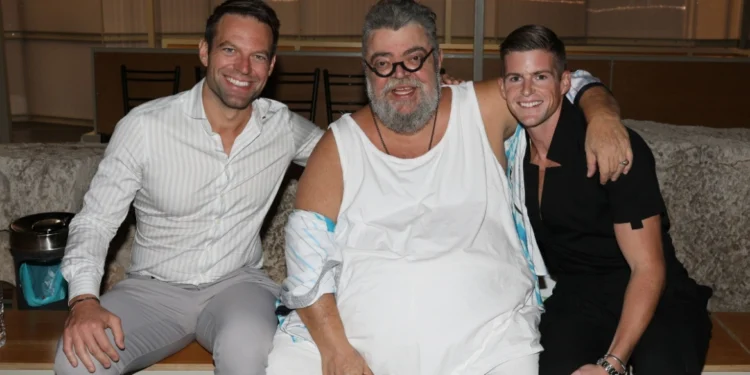 Κραουνάκης για τη φωτογραφία με Κασσελάκη-Τάιλερ: Εγραψαν κάποιοι ότι θα κάνω την παρένθετη μητέρα, δεν θα ασχοληθώ