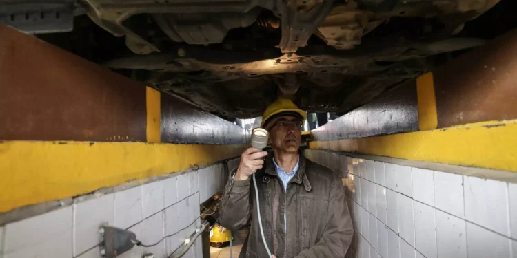 Βόλος: Ουρές στα συνεργεία για επισκευή αυτοκινήτων που πλημμύρισαν στην κακοκαιρία