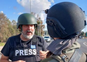 Θρίλερ με τον Χρήστο Νικολαΐδη του ΣΚΑΪ – Εγκλωβίστηκε σε πυρά έξω από Ιερουσαλήμ