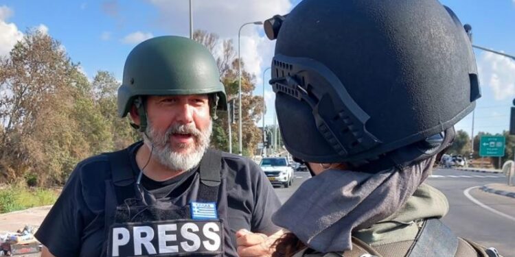 Θρίλερ με τον Χρήστο Νικολαΐδη του ΣΚΑΪ – Εγκλωβίστηκε σε πυρά έξω από Ιερουσαλήμ