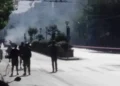 Κλειστή η Πατησίων στο ύψος του Οικονομικού Πανεπιστημίου Αθηνών – Κουκουλοφόροι άναψαν φωτιά σε κάδους
