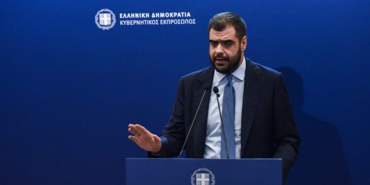 Μαρινάκης για Κασσελάκη: Κάνει πολιτική με γαλότσες και φτυάρια