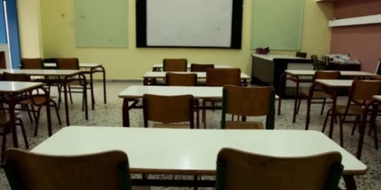 Πέταξαν καπνογόνο στο γραφείο διευθύντριας σε ΕΠΑΛ του Ταύρου