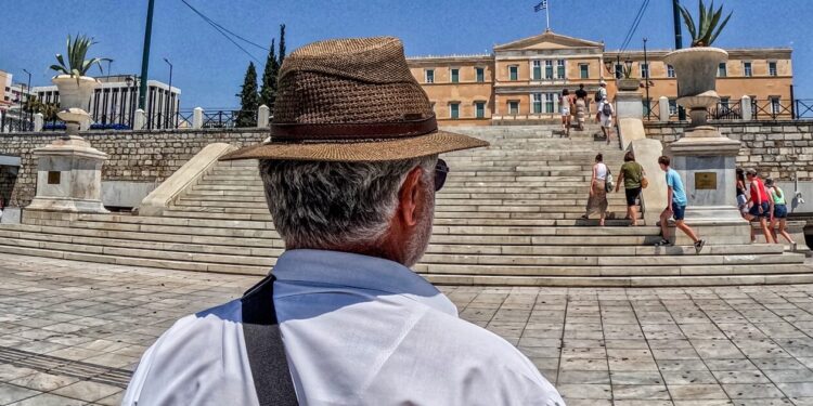 «Σβήνει» η Ελλάδα: Αρνητικό ρεκόρ 90 ετών στις γεννήσεις – Στα 7,5 εκατ. ο πληθυσμός μέχρι το 2050