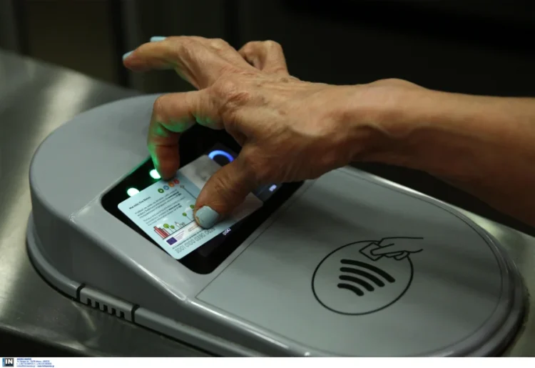 Νέο σύστημα tap ‘n’ pay σε λεωφορεία, ηλεκτρικό και μετρό: Τέλος οι «επισκέψεις» στα μηχανήματα για εισιτήρια