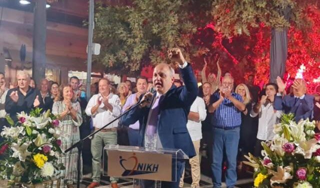 Σέρρες: Γλέντι με ζουρνάδες και νταούλια στο Σιδηρόκαστρο μετά την επικράτηση Τάτσιου στον δήμο Σιντικής(Βίντεο)