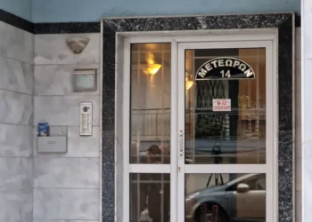 Θεσσαλονίκη: Ο αδερφός βρήκε νεκρή την 42χρονη – Με ψαροντούφεκο προσπάθησε να αυτοκτονήσει ο πατέρας της