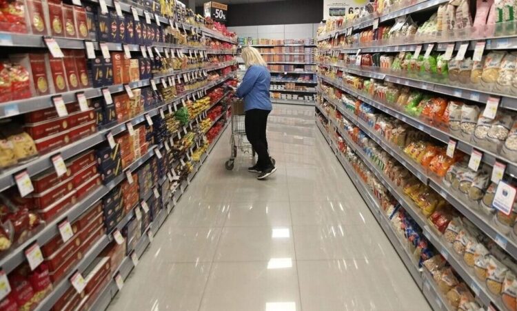 Πιο φθηνή η ελληνική φέτα στο Βερολίνο από τα Κάτω Πατήσια