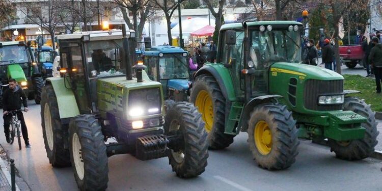 Βγαίνουν τρακτέρ στη Θεσσαλία – Για τις αποζημιώσεις από τις πλημμύρες