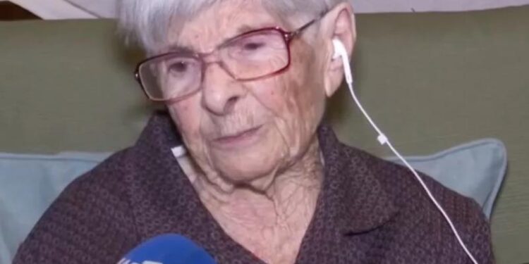 Υποψήφια δημοτική σύμβουλος ετών… 102 (VIDEO)