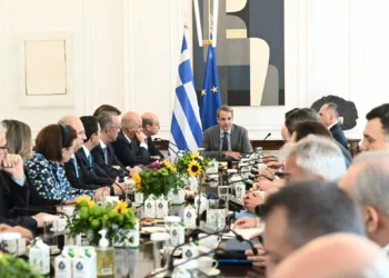 Μητσοτάκης: Από το 2024 η μείωση 50% του τέλους επιτηδεύματος για κέρδη πάνω από το κατώτατο όριο