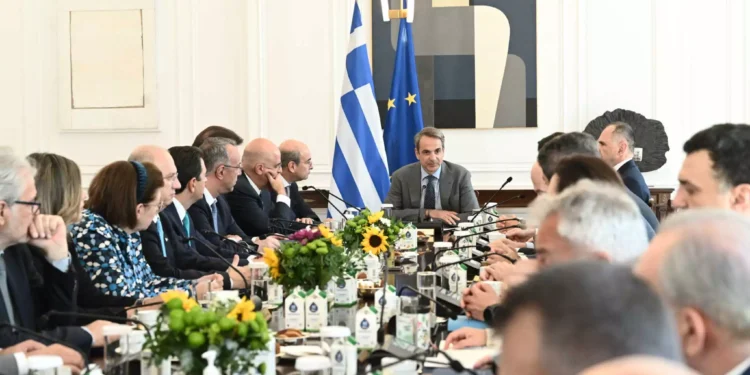 Μητσοτάκης: Από το 2024 η μείωση 50% του τέλους επιτηδεύματος για κέρδη πάνω από το κατώτατο όριο