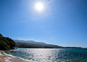 Βελτιώνεται από σήμερα ο καιρός: Έρχεται «μίνι καλοκαίρι» με 30άρια