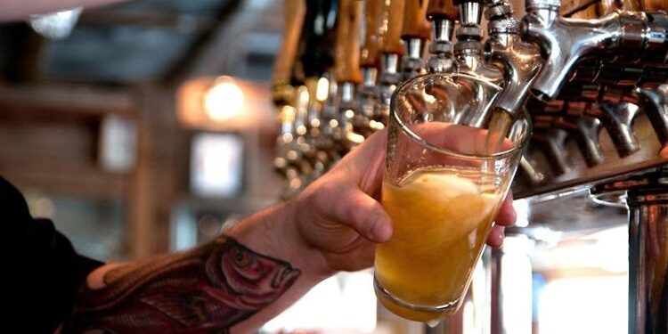 «Σε κίνδυνο» η μπύρα: Η κλιματική κρίση αλλάζει τη γεύση και ποιότητά της