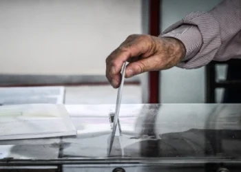 Δημοσκόπηση Pulse: Μειώνεται η διαφορά ΣΥΡΙΖΑ – ΠΑΣΟΚ, το 58% αξιολογεί αρνητικά τον Κασσελάκη