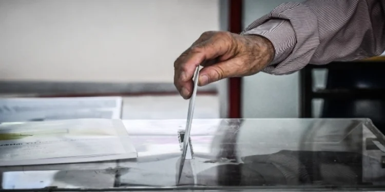 Δημοσκόπηση Pulse: Μειώνεται η διαφορά ΣΥΡΙΖΑ – ΠΑΣΟΚ, το 58% αξιολογεί αρνητικά τον Κασσελάκη