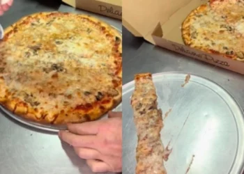 Ιδιοκτήτης πιτσαρίας δείχνει πόσο εύκολο είναι να «κλέψει» κομμάτι από πελάτη και να μην το καταλάβει (vid)