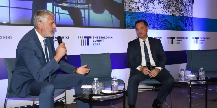 Πότε ξεκινάει η ψηφιακή κάρτα εργασίας σε βιομηχανία και λιανεμπόριο