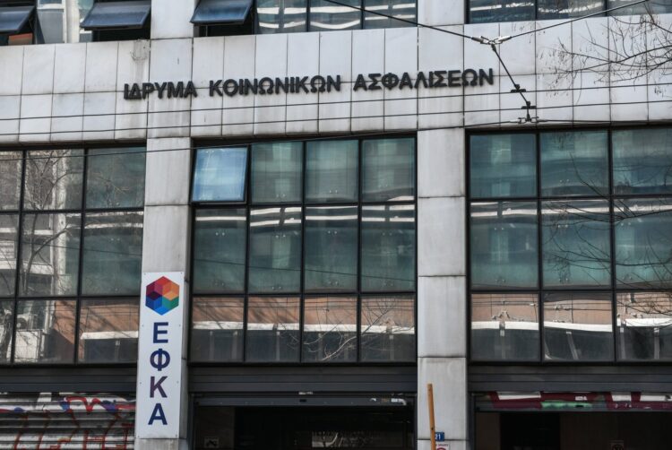 ΕΦΚΑ: Καταγγελία ηλικιωμένης ότι την «πέθαναν» και της έκοψαν τη σύνταξη