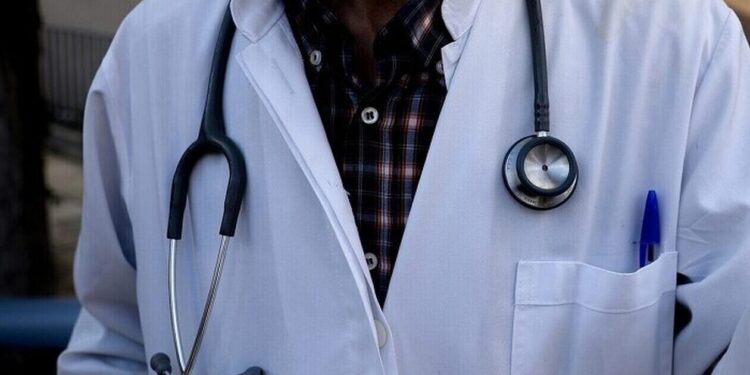 Γιατρός στην Καβάλα έσωσε παιδί από πνιγμό και του έστειλαν πρόστιμο επειδή δεν πλήρωσε διόδια